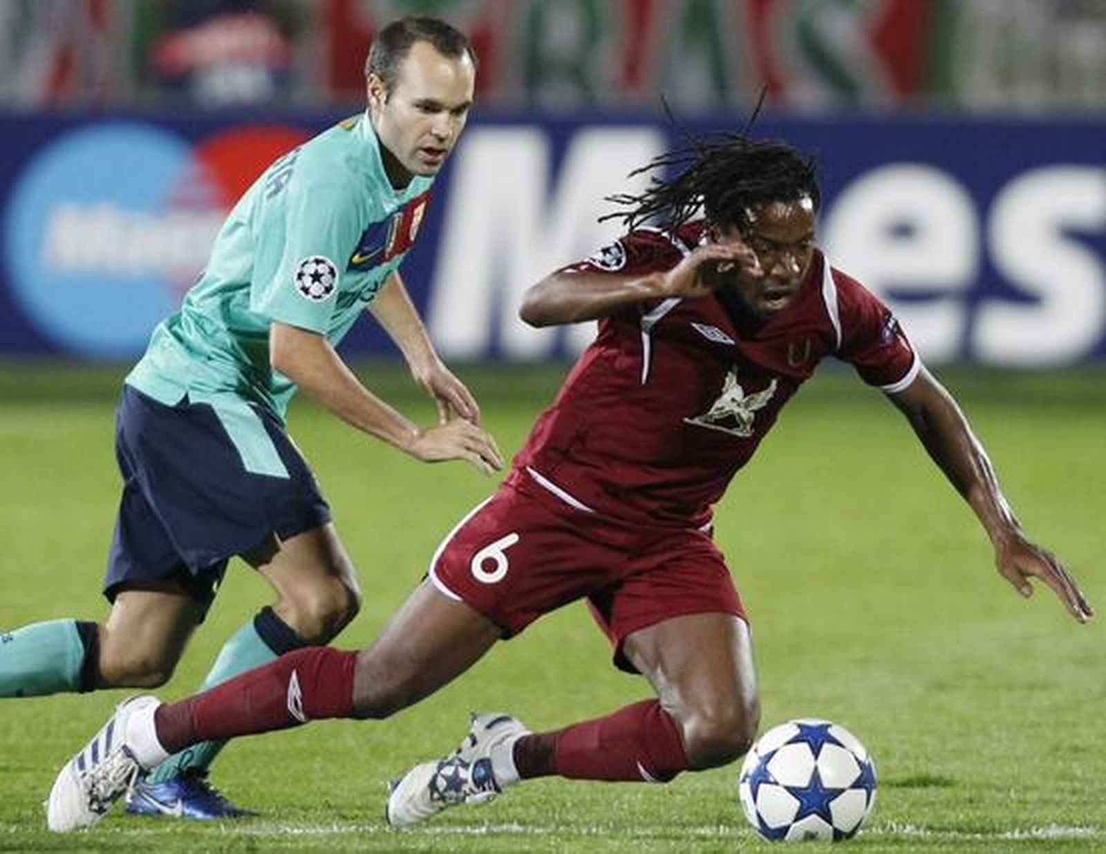 El Barcelona no puede pasar del empate en Rusia frente al Rubin. / Reuters