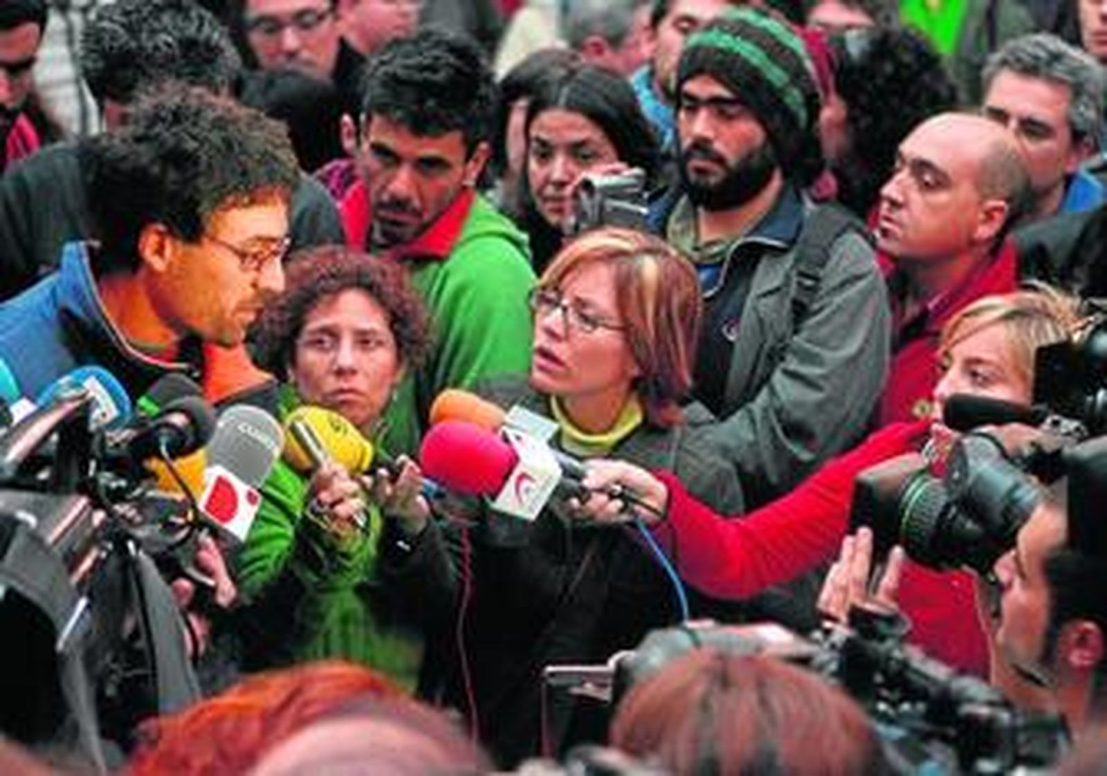 El activista durante la rueda de prensa en la que denunció las supuestas torturas de la Policía.