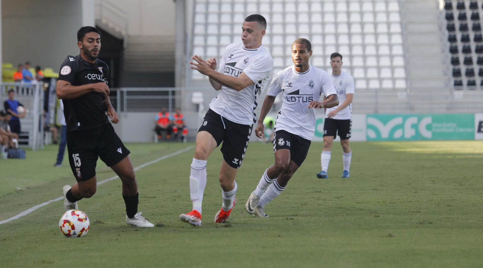 Las fotos del Balona-AD Ceuta de pretemporada en el Ciudad de La Línea (0-1)