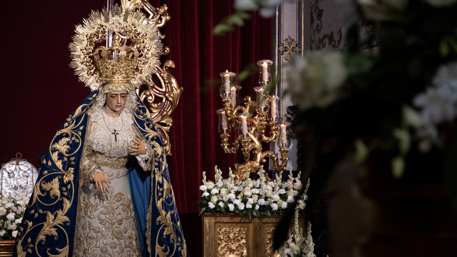 La Virgen de la Amargura en besamanos