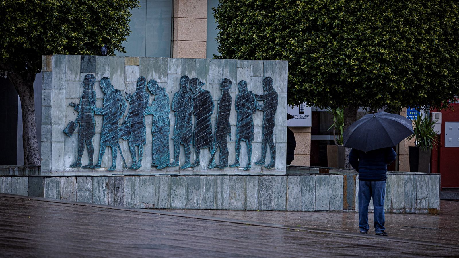 El deterioro de la plaza de la Iglesia en San Fernando, en imágenes