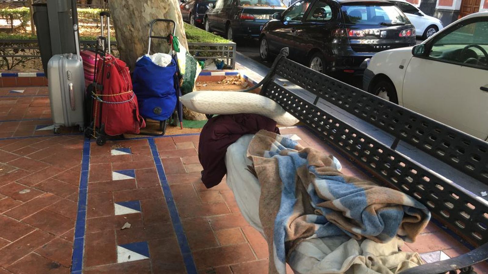 Una estampa de la plaza a plena luz del día