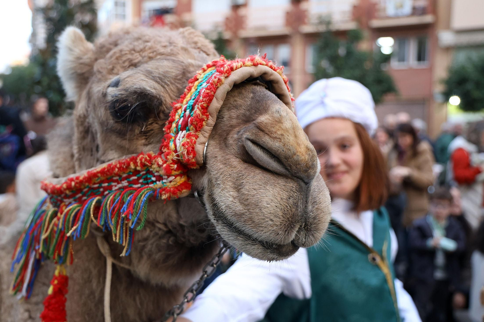 Imágenes del Heraldo Real anunciando la llegada de los Reyes Magos a Huelva