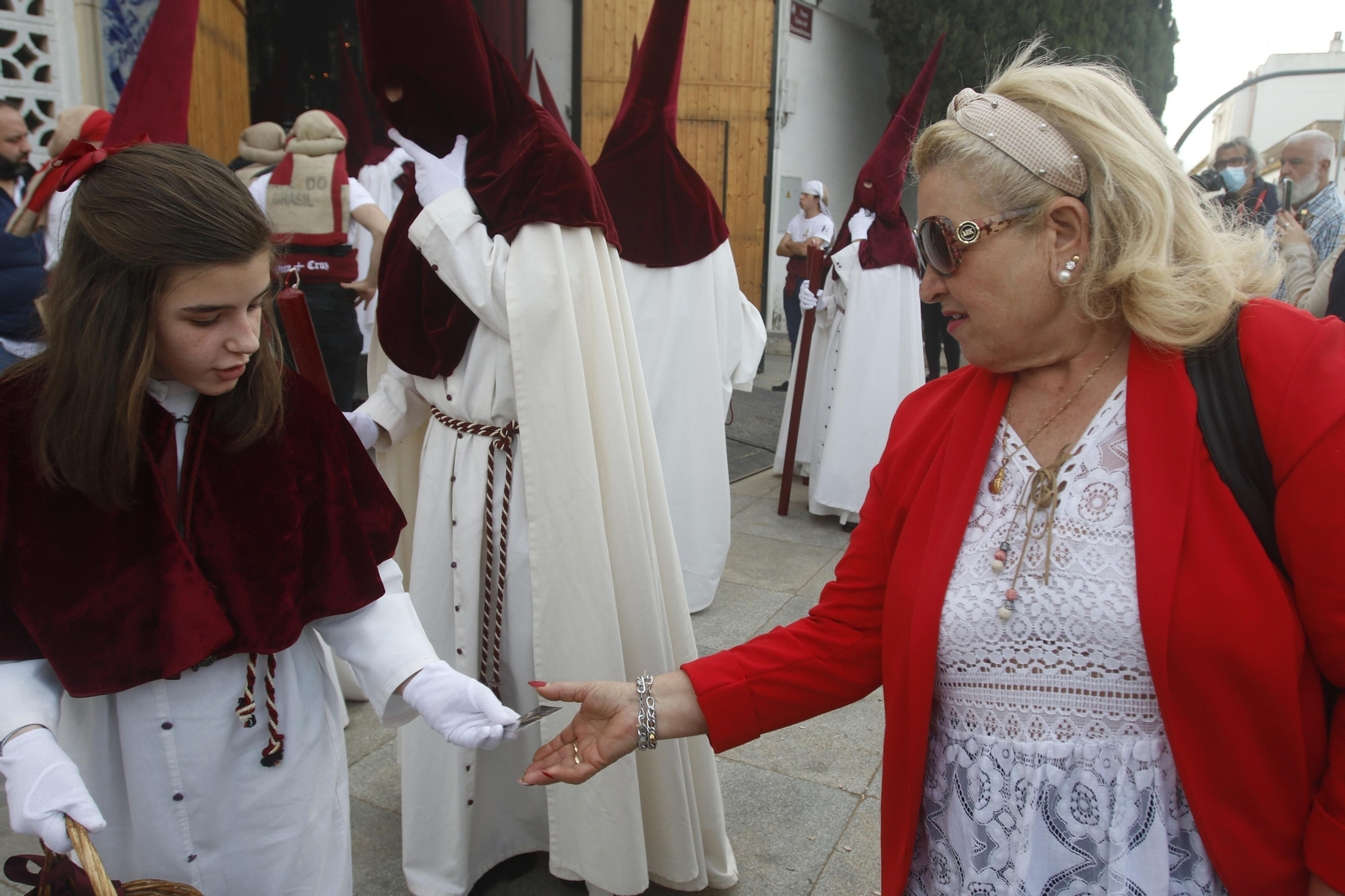 Lunes Santo en Córdoba: La procesión de la Vera-Cruz, en imágenes