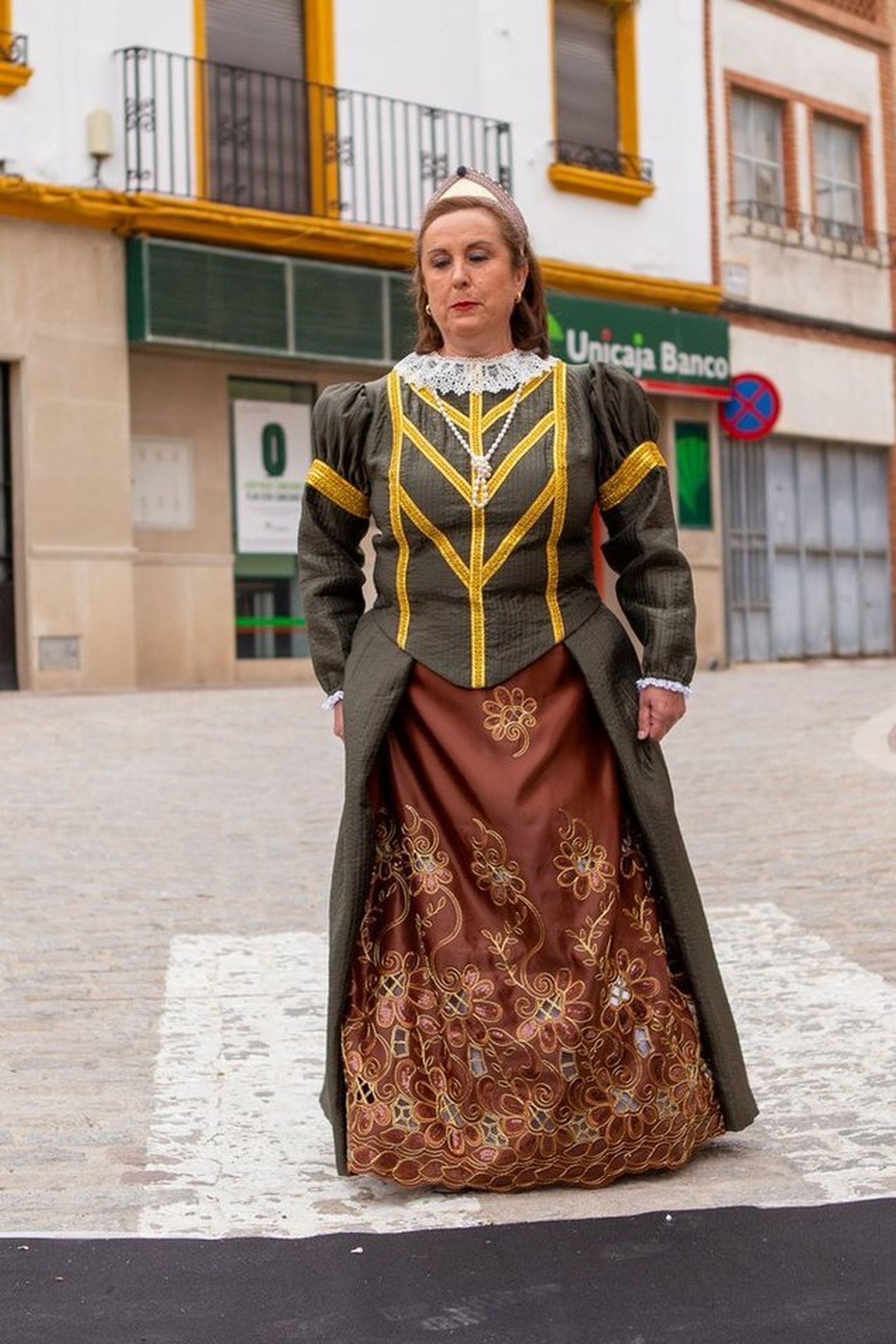 Desfile de los trajes renacentistas confeccionados por mujeres de Cazalilla.