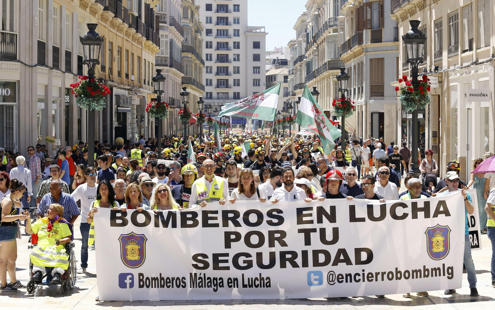 Manifestación de los bomberos de Málaga.