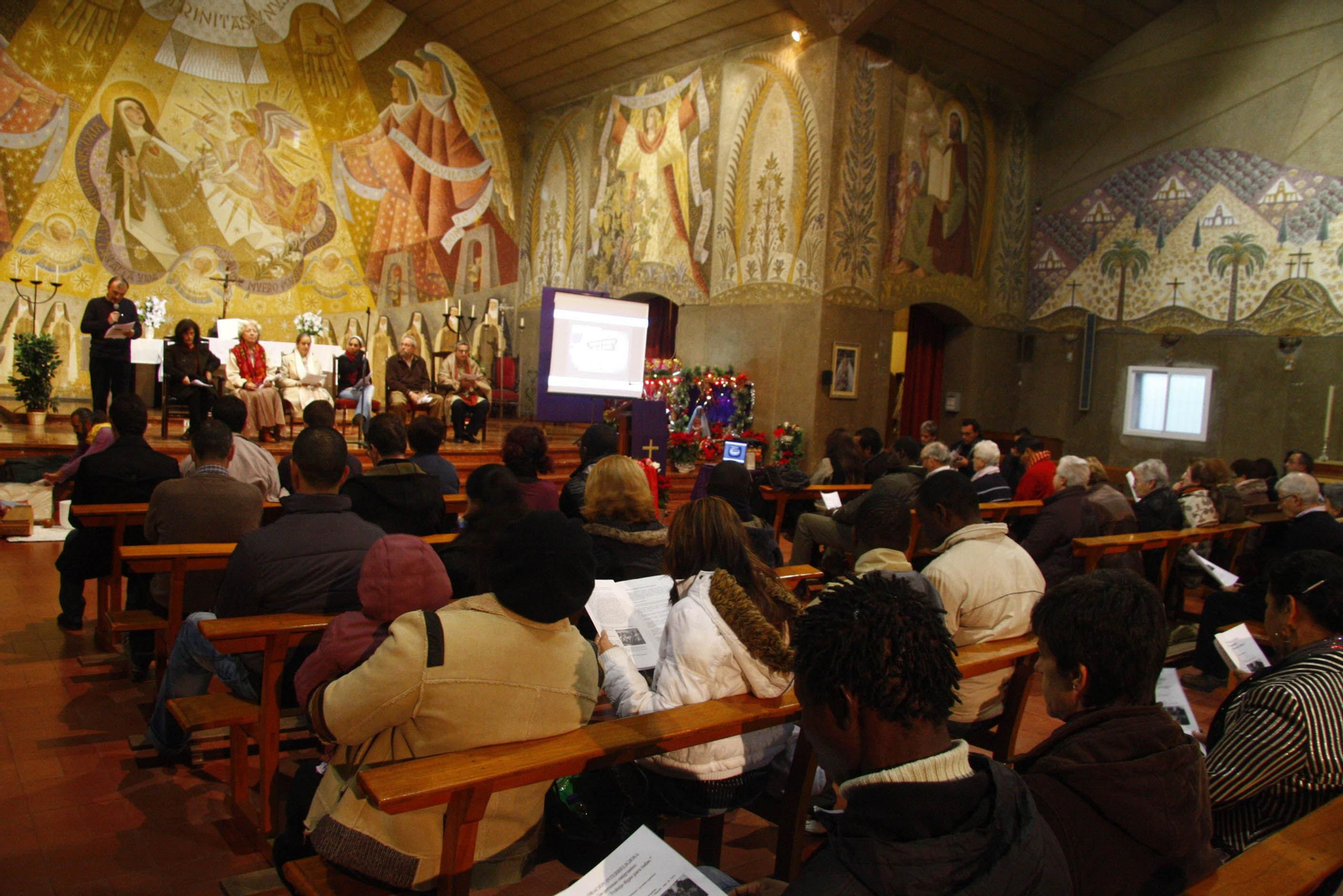 Interior de la parroquia de Santa Teresa.