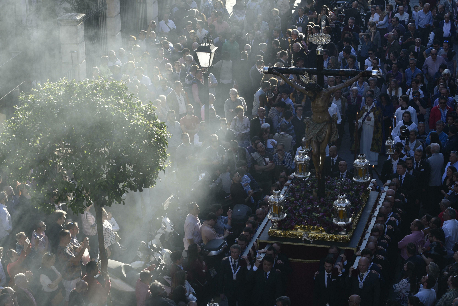 El Vía Crucis de las Cofradías 2019, en imágenes