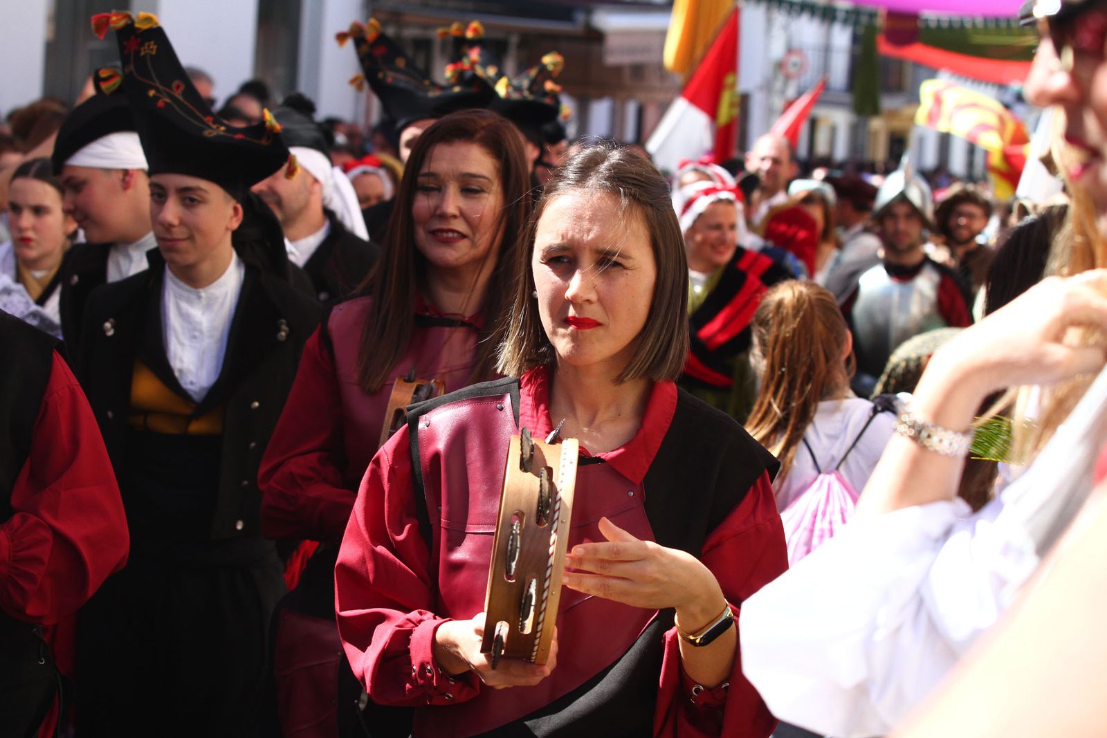 Imágenes del desfile de la XIX Feria Medieval del Descubrimiento, en Palos de la Frontera