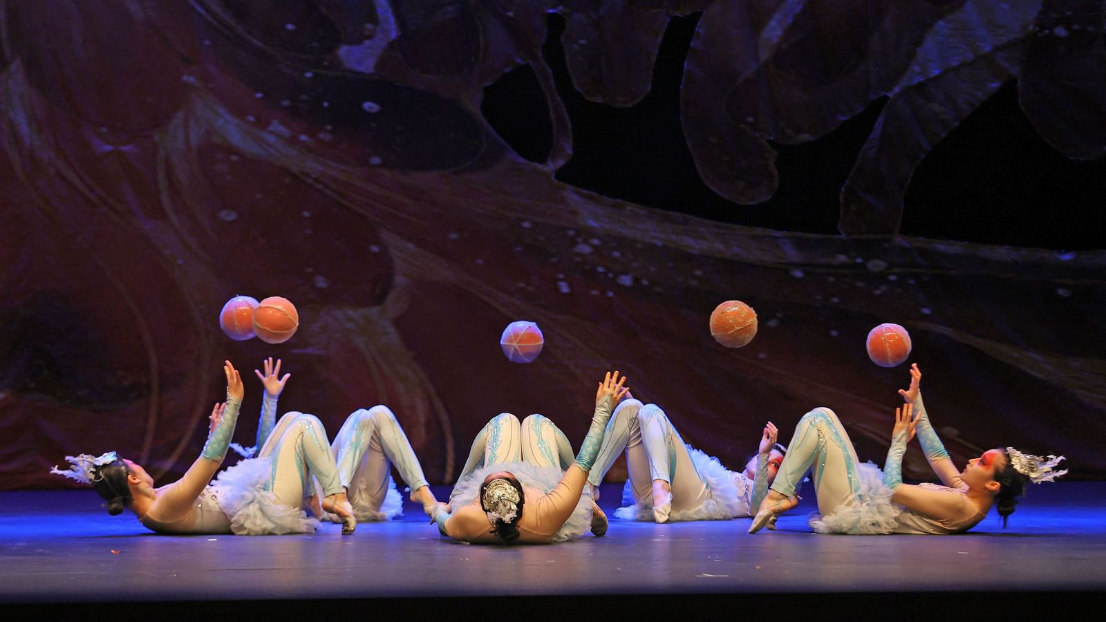 Imágenes del 'Gran Circo Acrobático de China' en el Teatro Villamarta