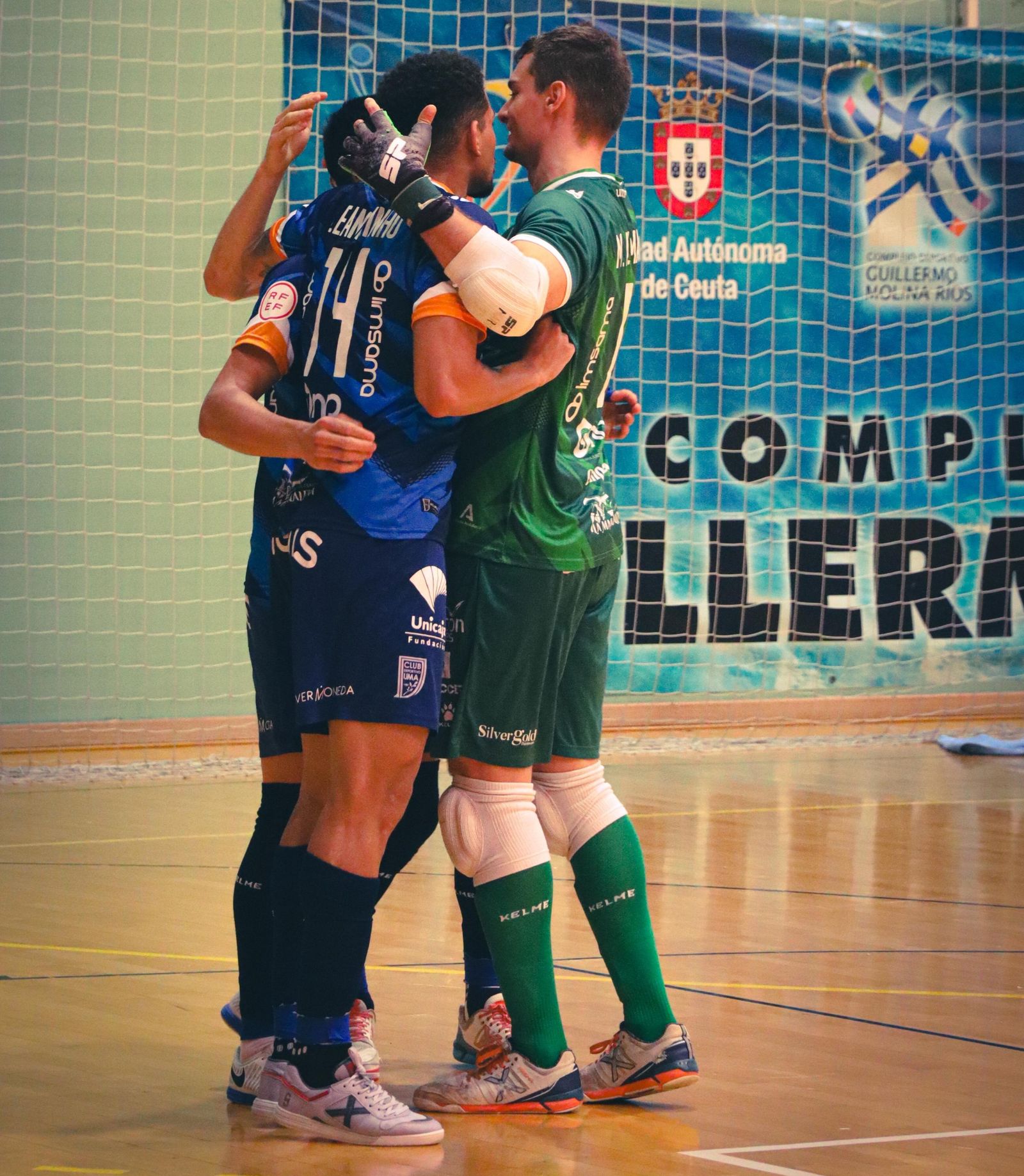 El Antequera celebra un gol en Ceuta.
