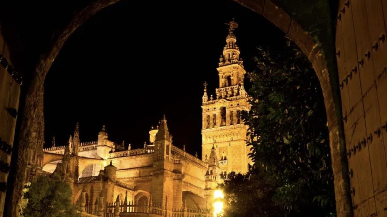 La Catedral de Sevilla iluminada La Catedral de Sevilla iluminada