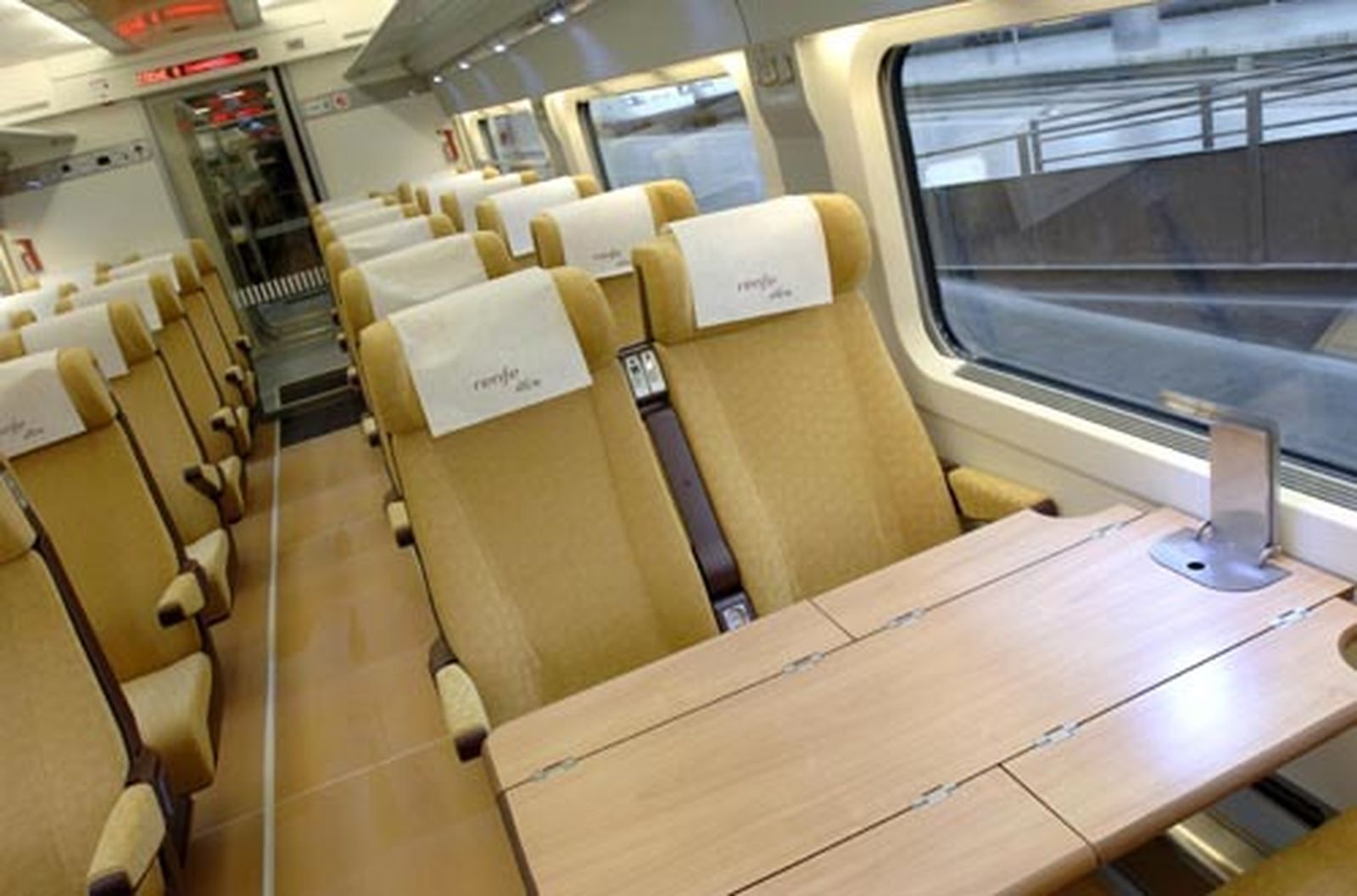 Interior de un vagón de tren AVE.