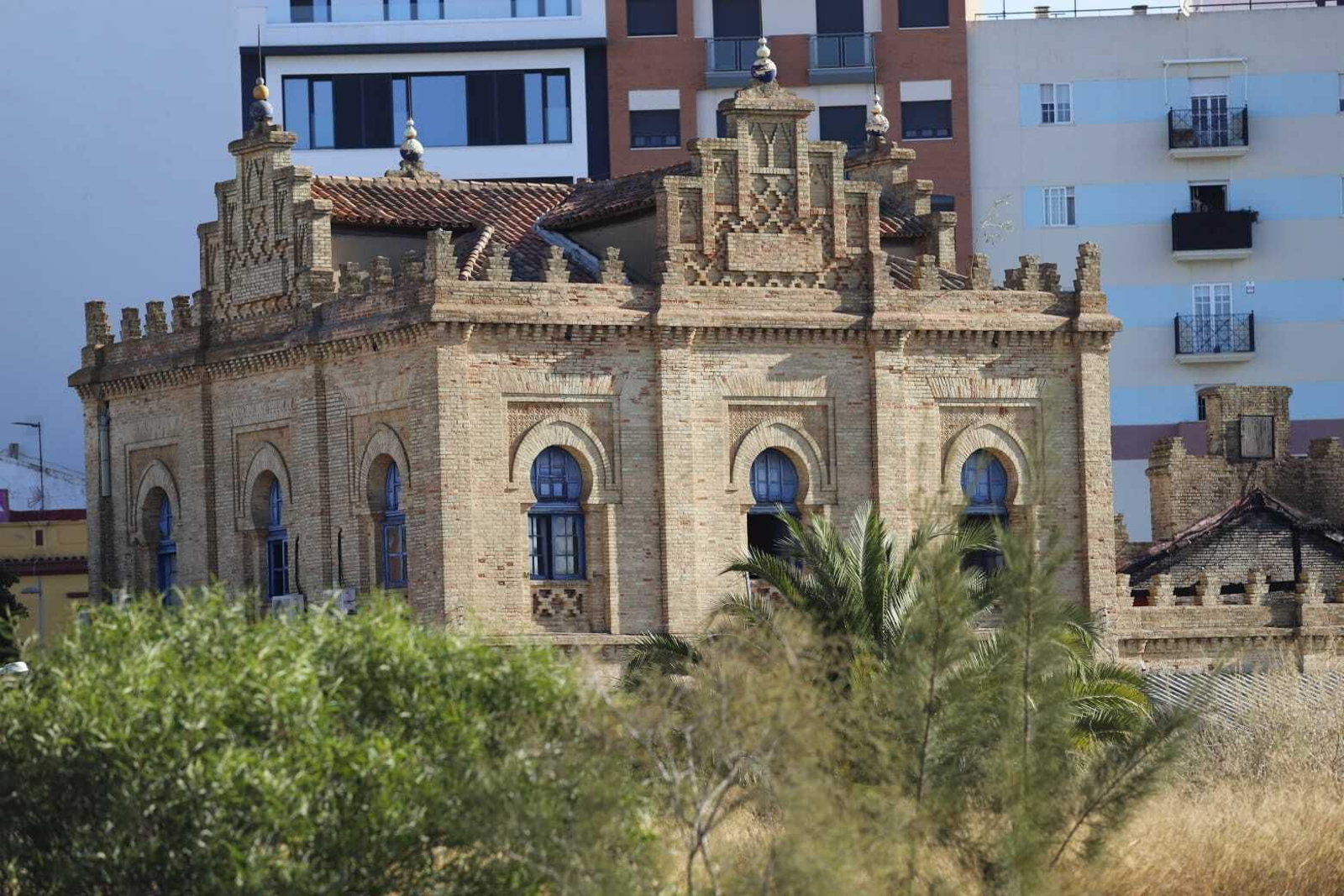 Estado en el que ha quedado la estación de tren después del incendio de esta madrugada.