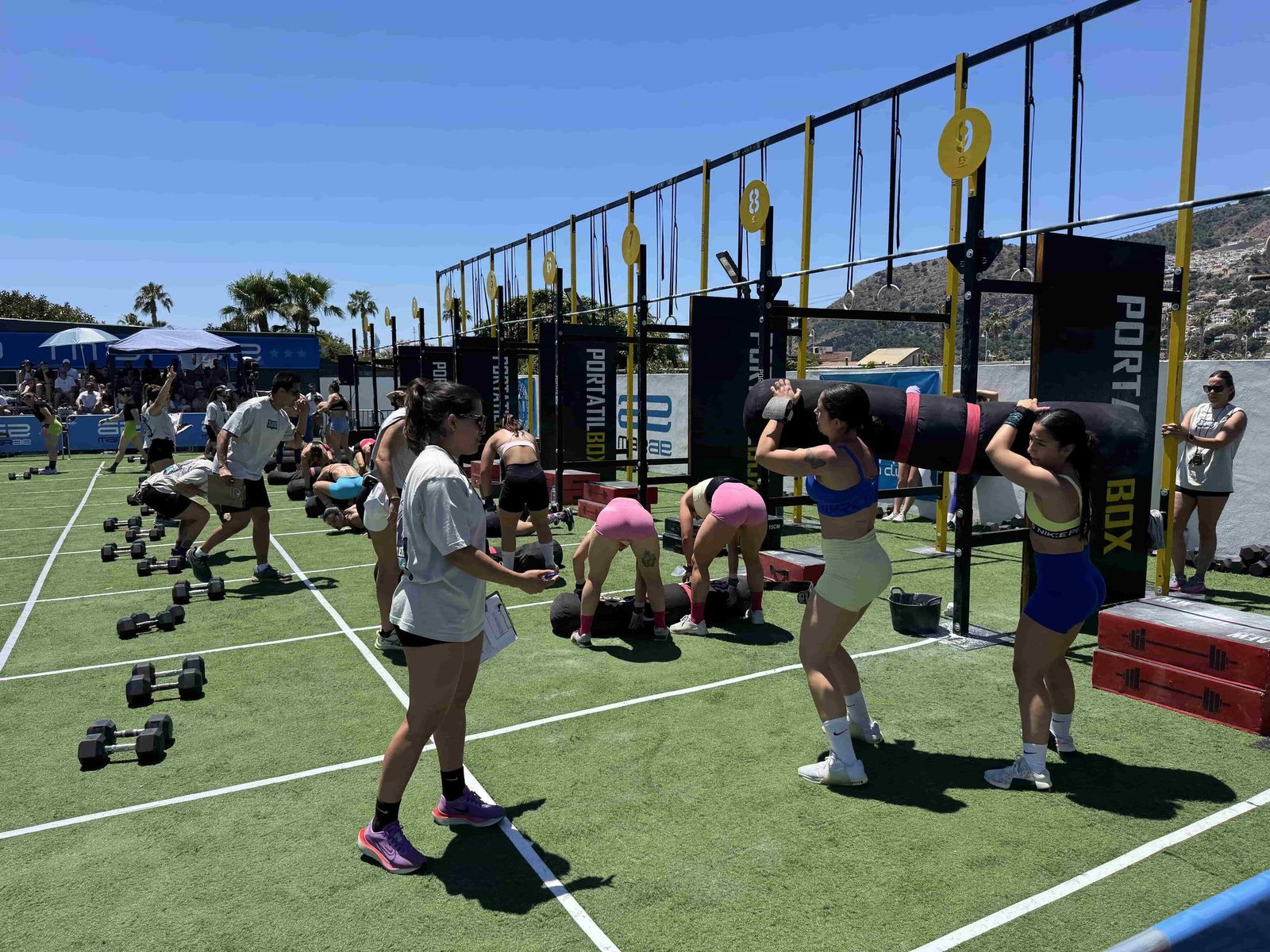 Los participantes en el circuito instalado para la ocasión.