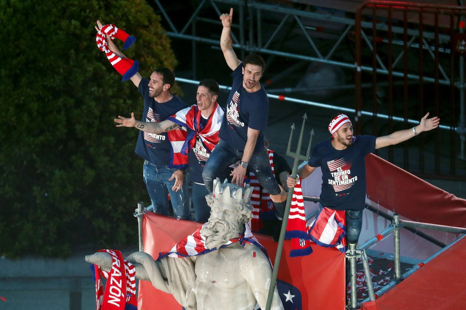 Los jugadores del Atlético celebran su triunfo.