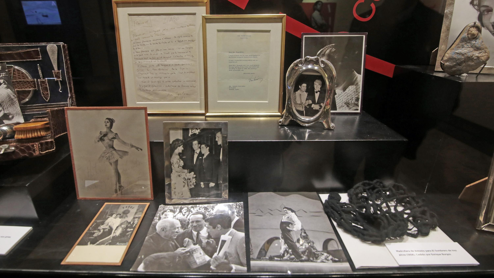 Inaugurada la exposición de Antonio El Bailarín