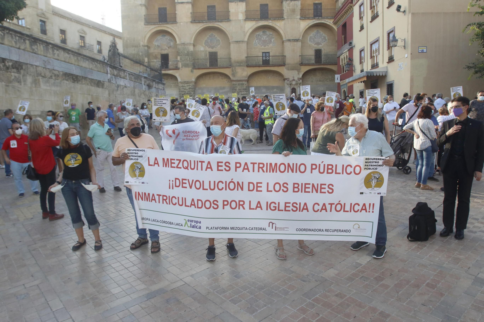La protesta contra las inmatriculaciones de la Iglesia en Córdoba, en fotografías