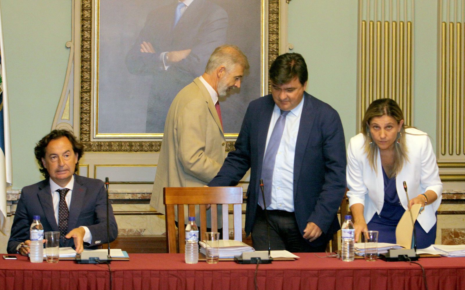 El alcalde, Gabriel Cruz, en el Pleno del 25 de julio de 2016 en el que salió adelante el presupuesto de 2106 con la suspensión del rescate y  los votos de Cs.