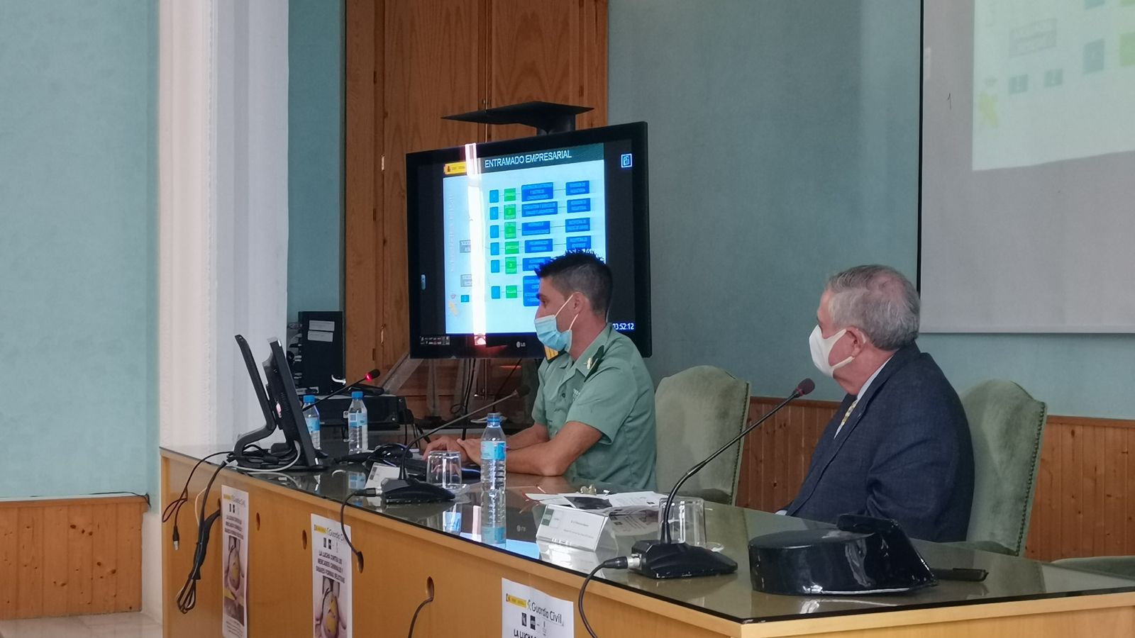 El sargento Francisco Blanco y el teniente Fernando Brea durante el curso de verano.