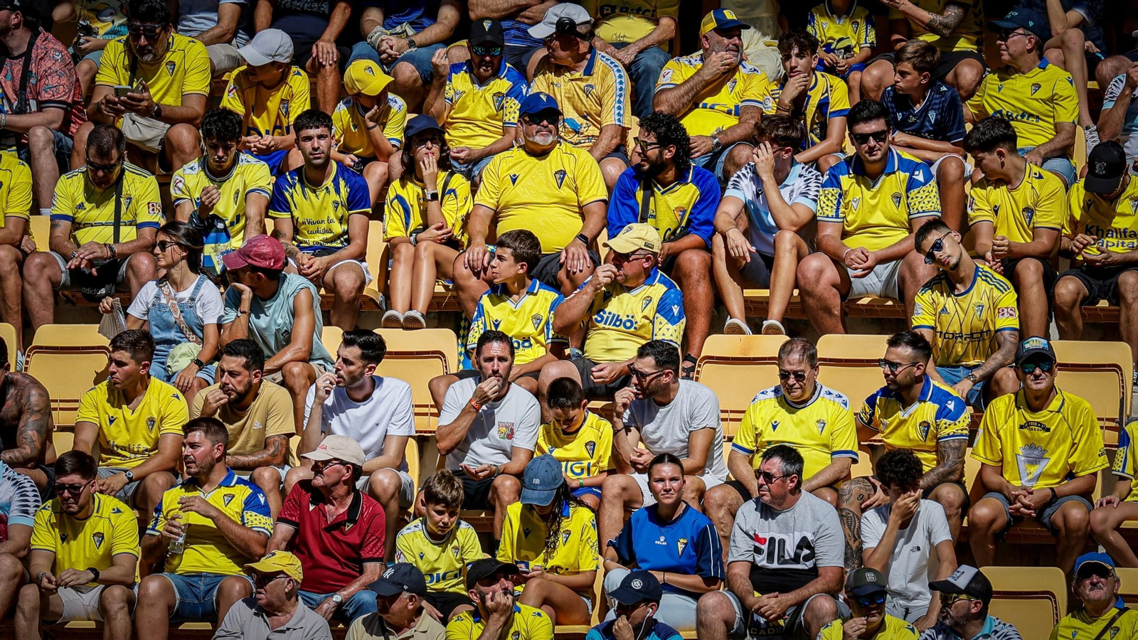 Aficionados del Cádiz en el partido contra el Eibar.
