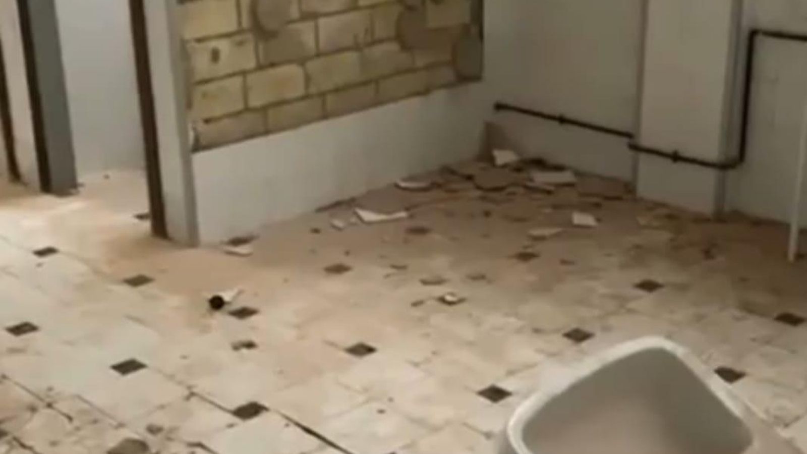 Parte del gimnasio tras 12 años clausuarado.