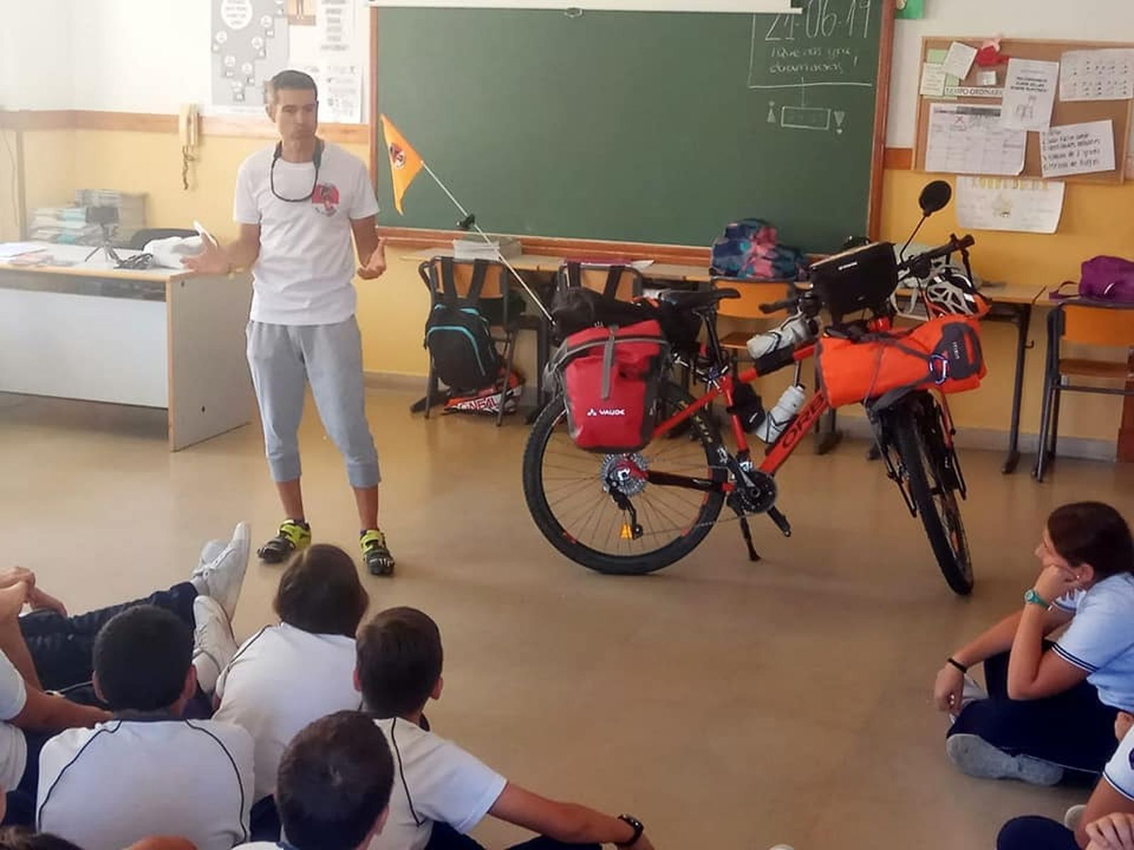Luis Soriano, durante una de las charlas ofrecidas en un centro educativo de El Puerto.