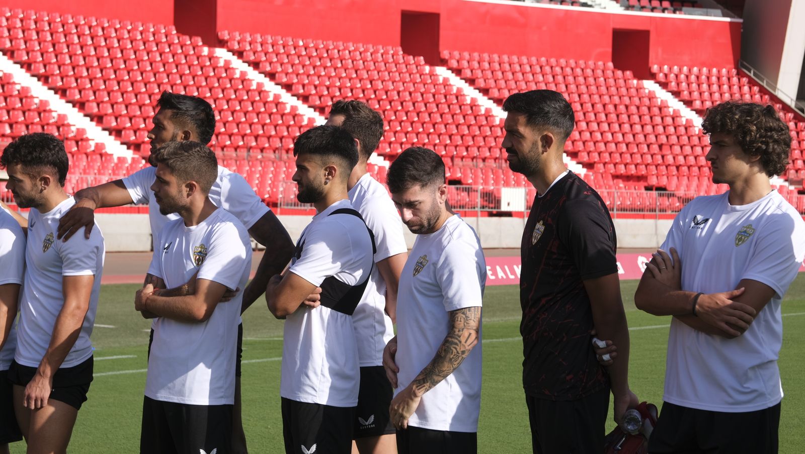 Imágenes de la visita de la Alcaldesa de Almería, María Vázquez, a los jugadores de la U.D. Almería