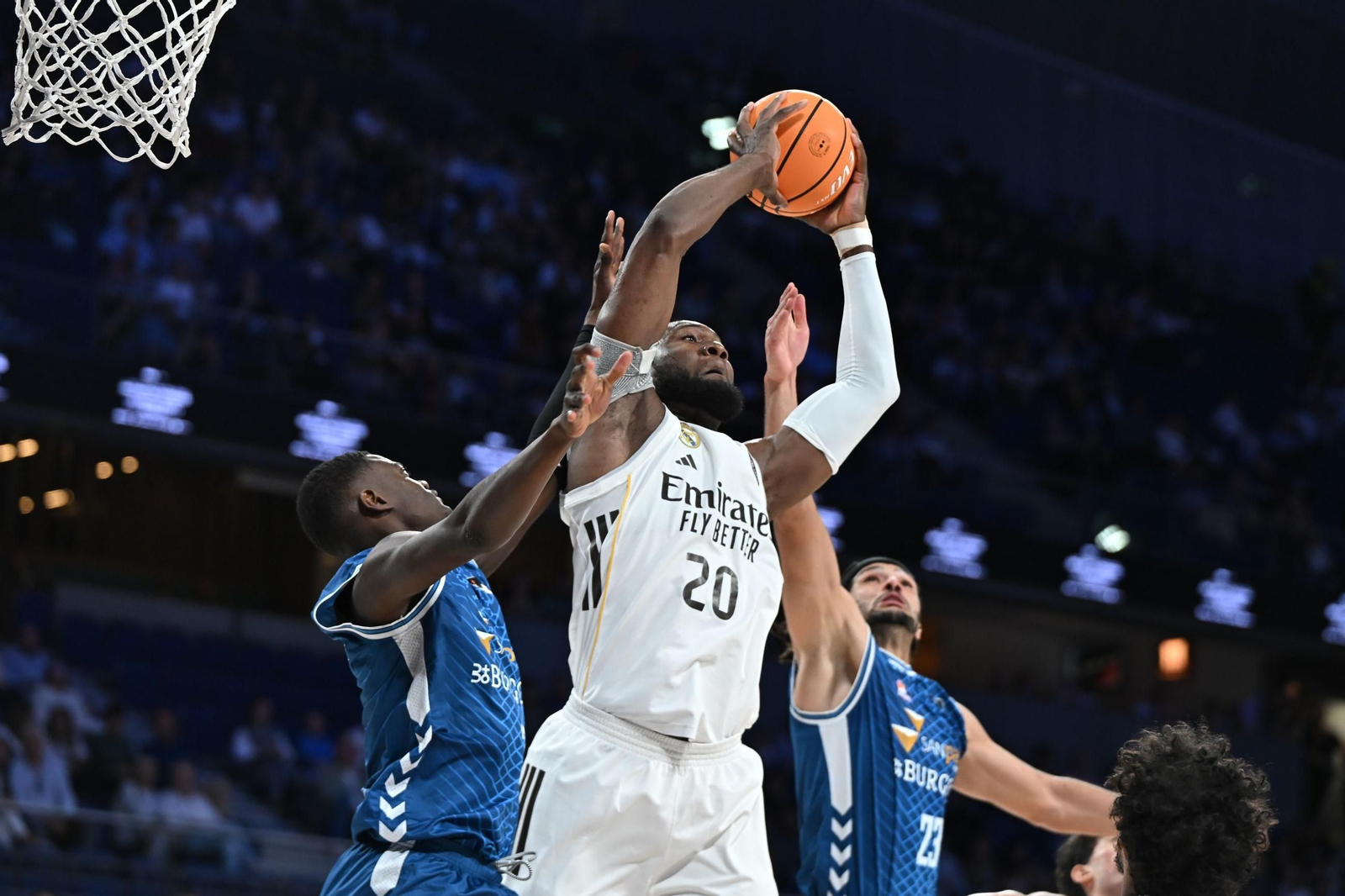 Yannick Nzosa, siete puntos en siete minutos ante el Real Madrid