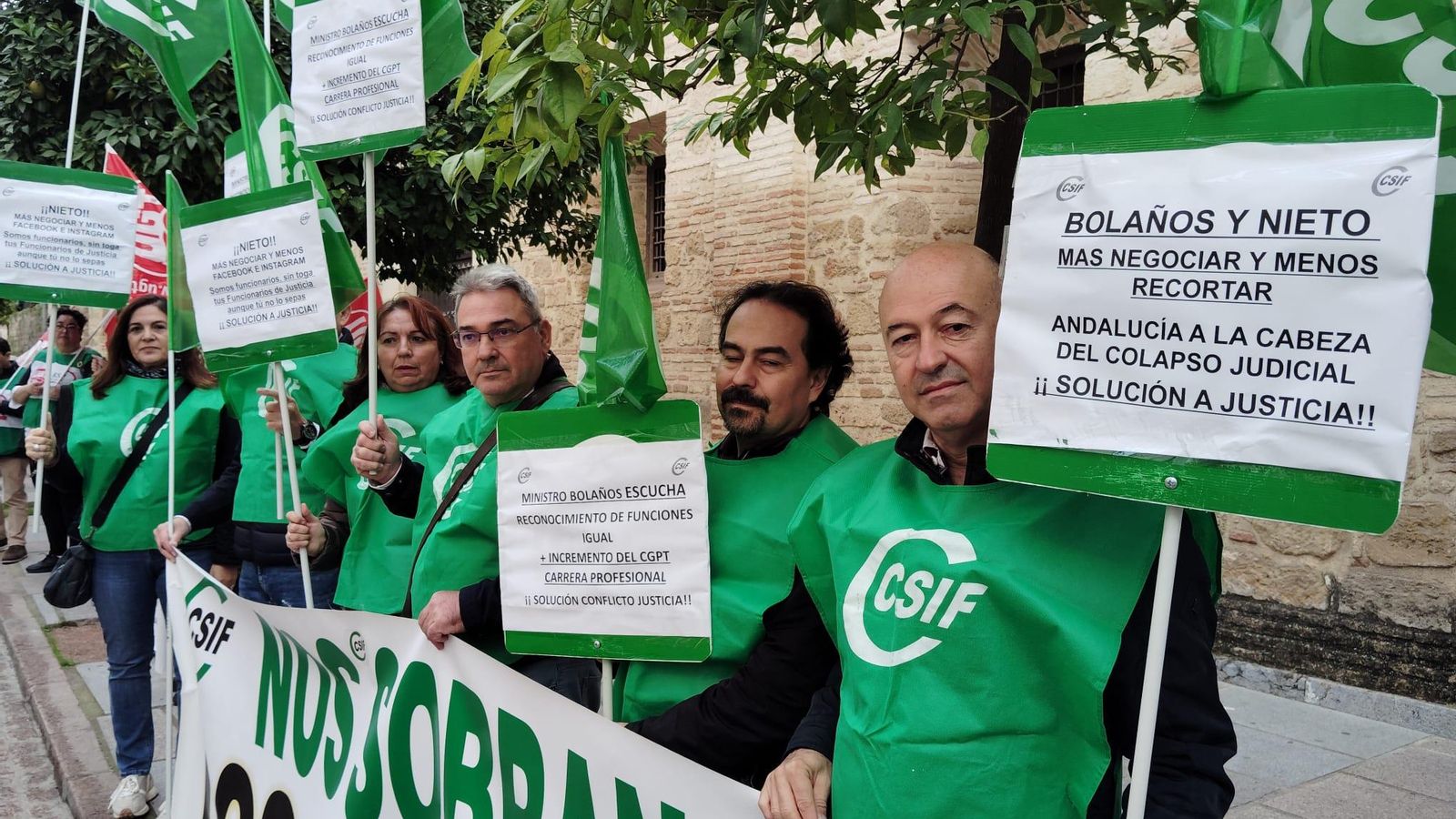 Delegados de CSIF durante la protesta