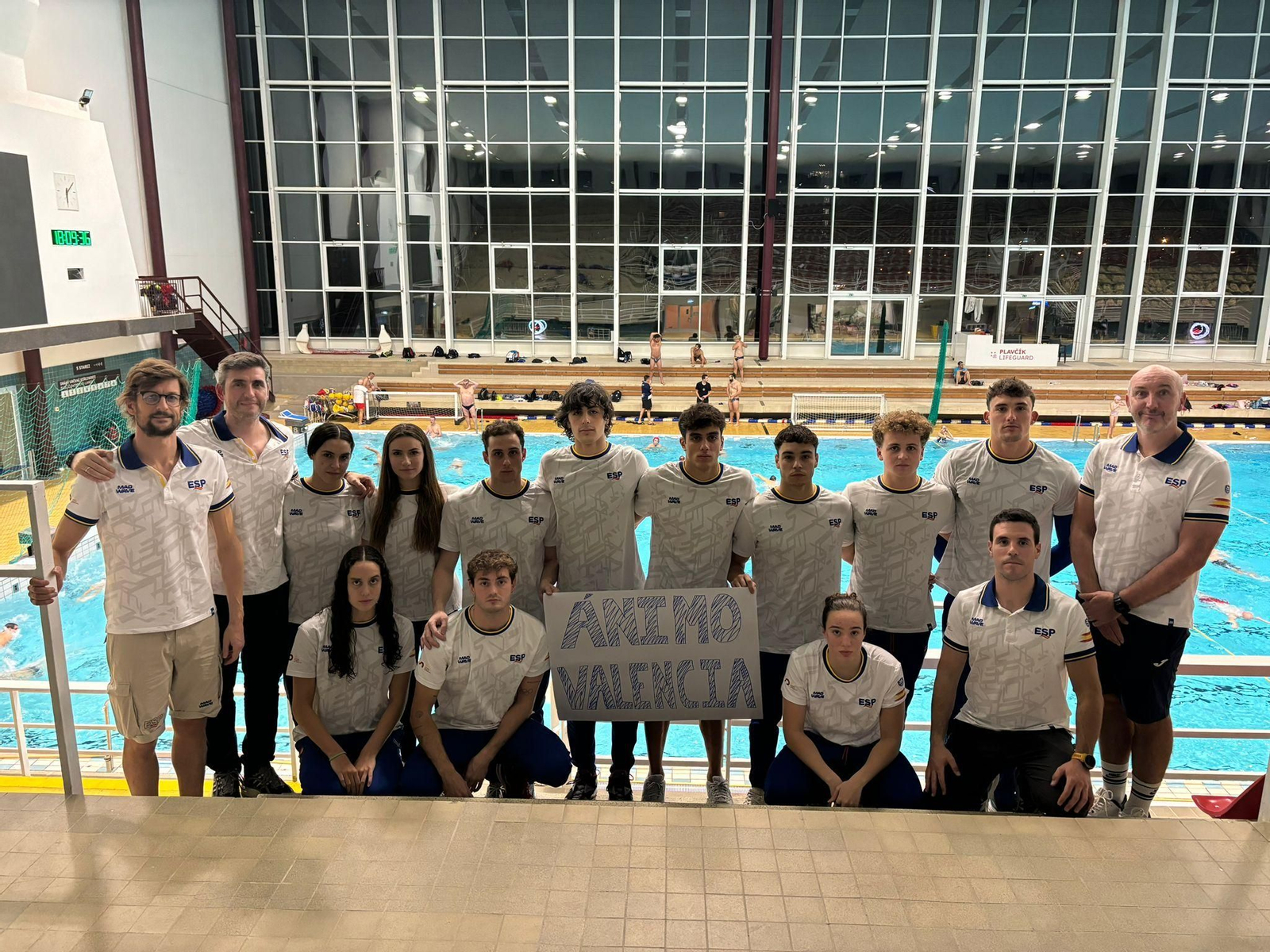 Los integrantes de la Selección Española de natación mandan ánimos a Valencia.