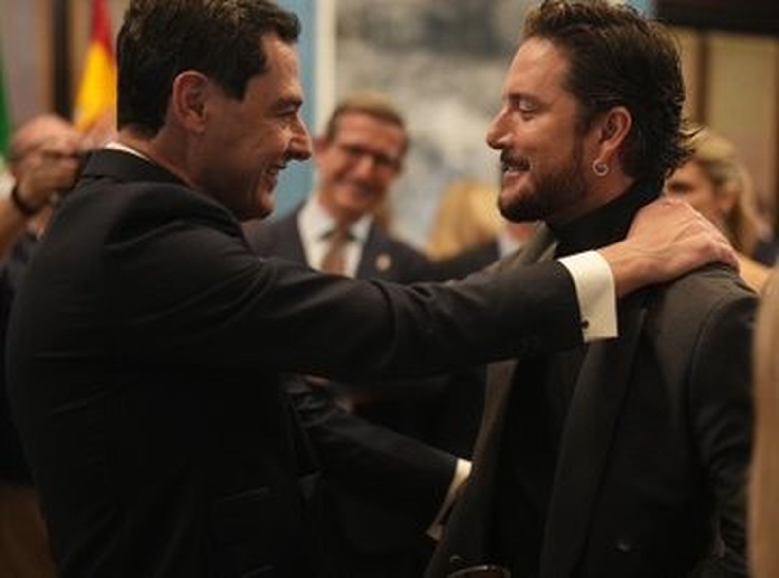 Juanma Moreno y Manuel Carrasco