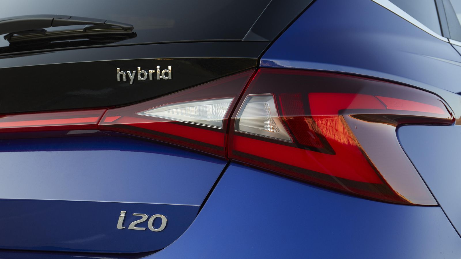 Sí, Hyundai firma los 48V también como híbridos. La parte trasera es de diseño muy llamativo.