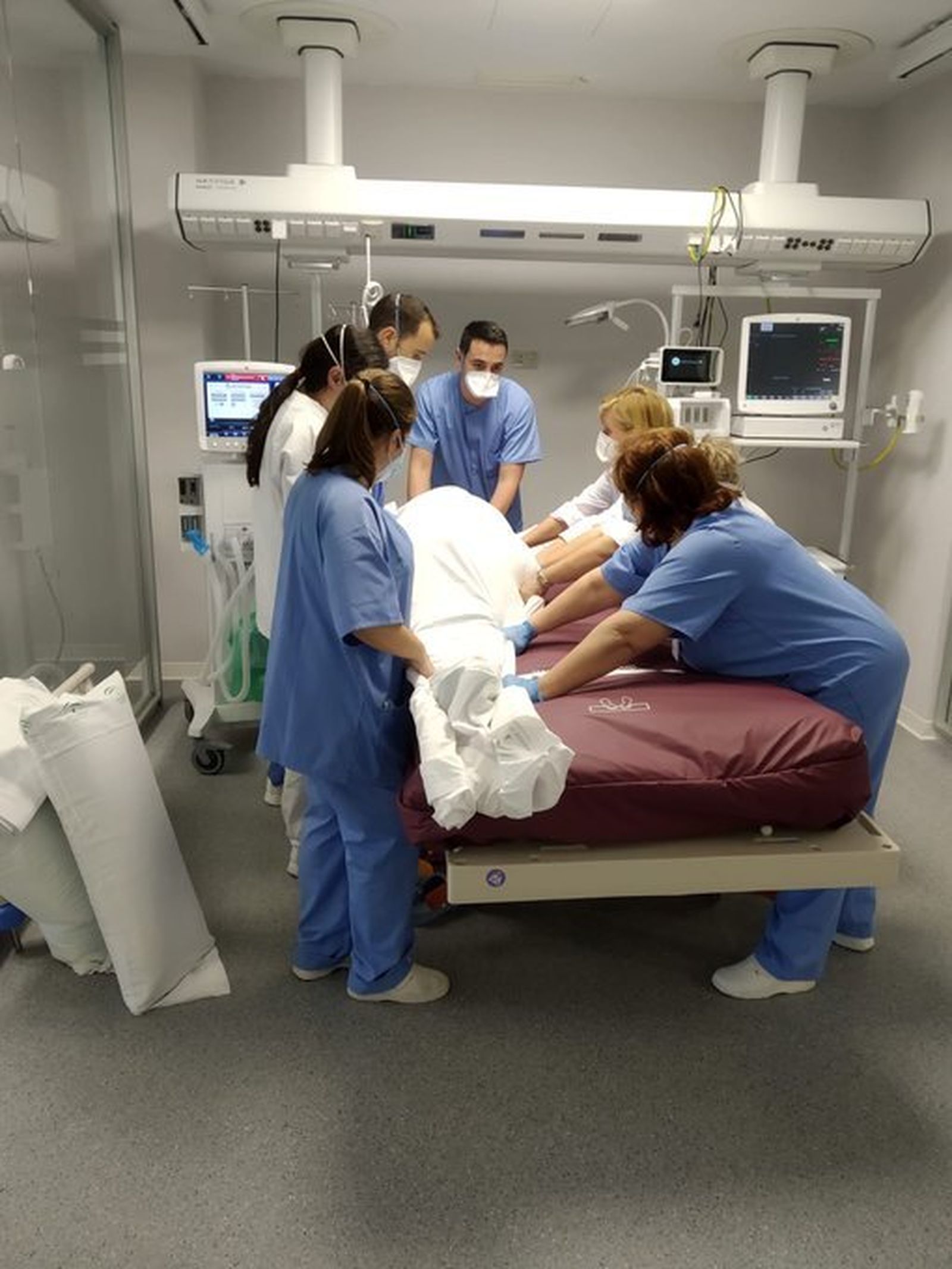 Profesionales sanitarios durante uno de los talleres de formación.