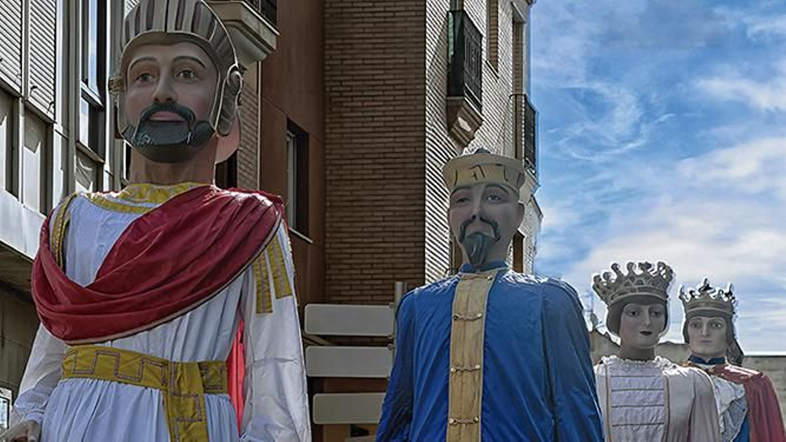 Desfile de Gigantes y Cabezudos