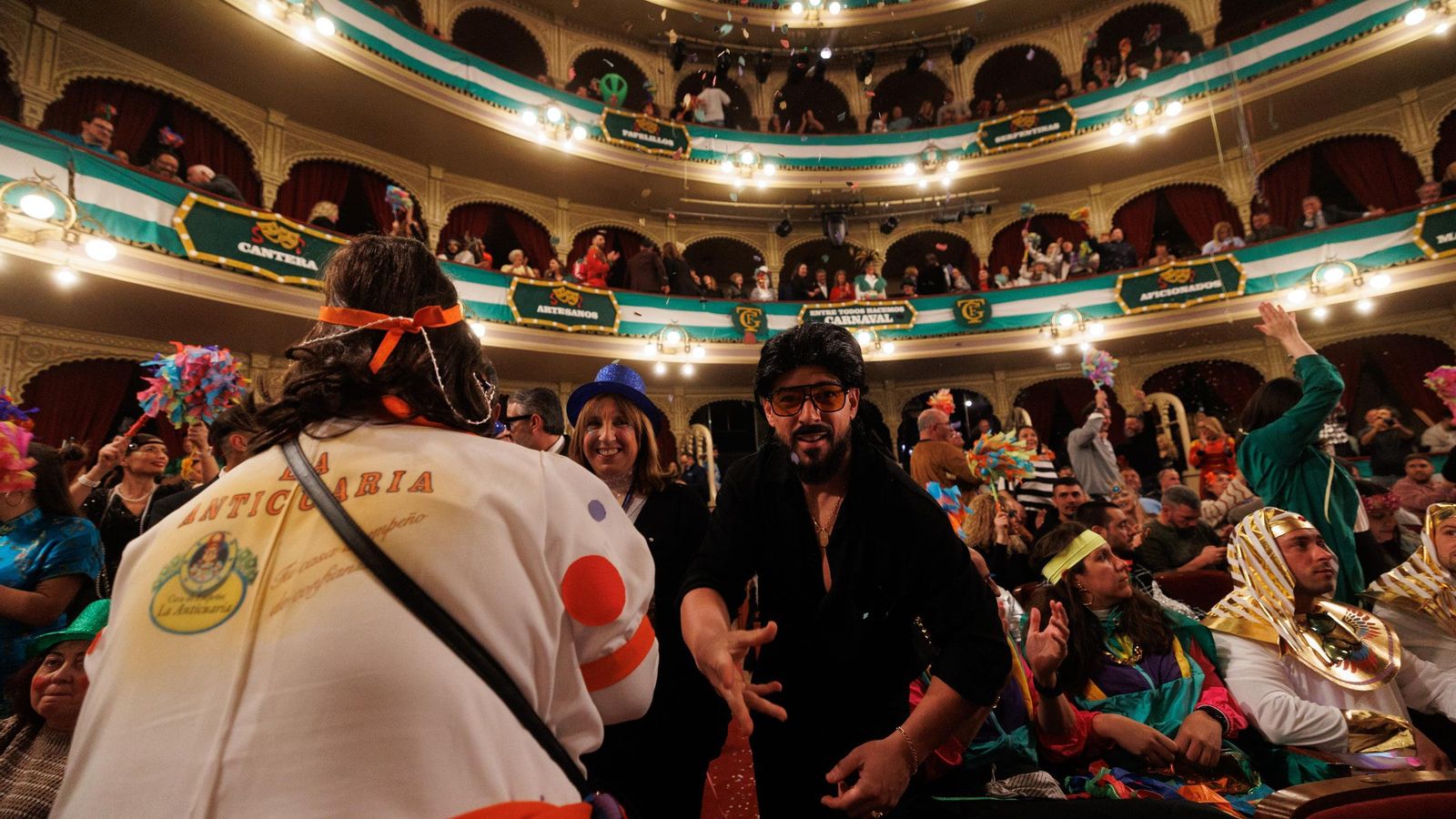Búscate entre las mejores imágenes de la final del COAC 2025 del Carnaval de Cádiz