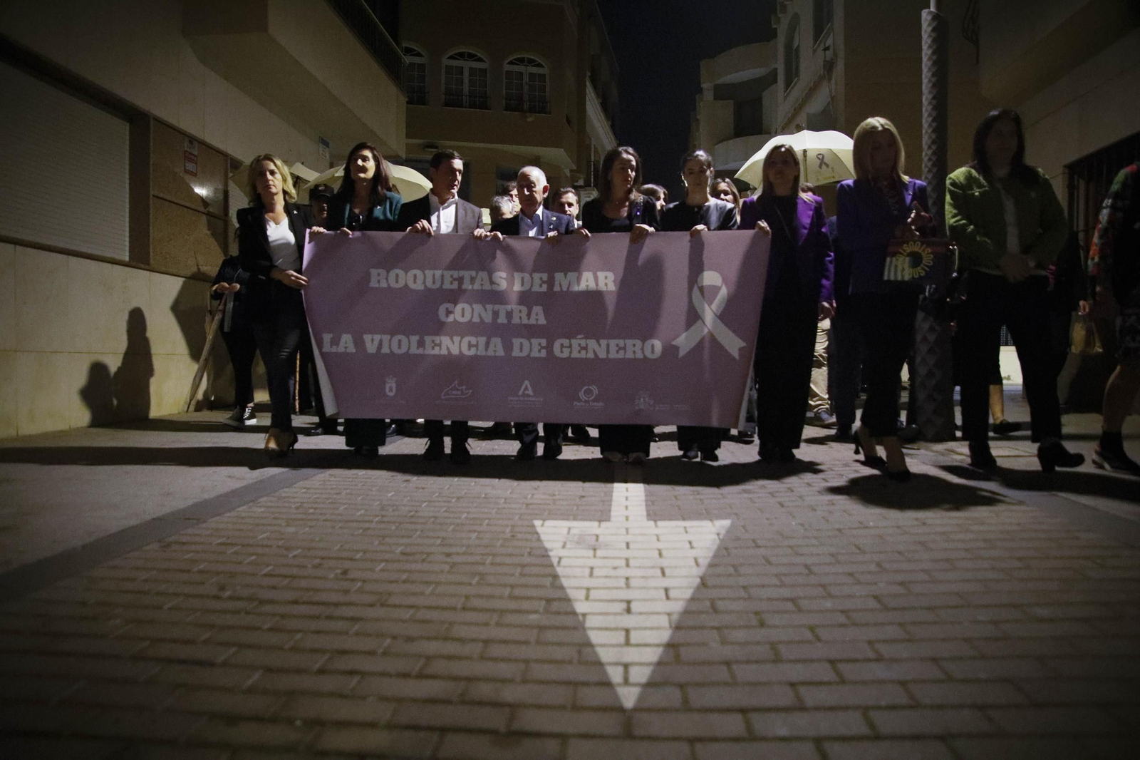 Manifestación por el 25 N en Roquetas de Mar
