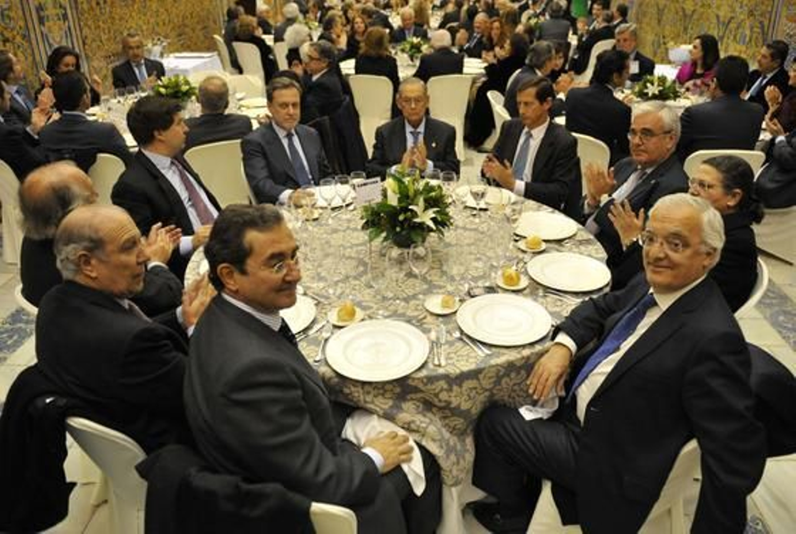 Antonio Fragero, Juan Pedro Álvarez, Jesús Bores, Eduardo Osborne, Miguel Ángel de la Rosa, Manuel García, Enrique Esquivias, Carlos Colón, María Gracia Lasso de la Vega y Alfonso Pérez de los Santos.

Foto: Antonio Pizarro / Juan Carlos Vázquez / Victoria Hidalgo / Manuel Gómez