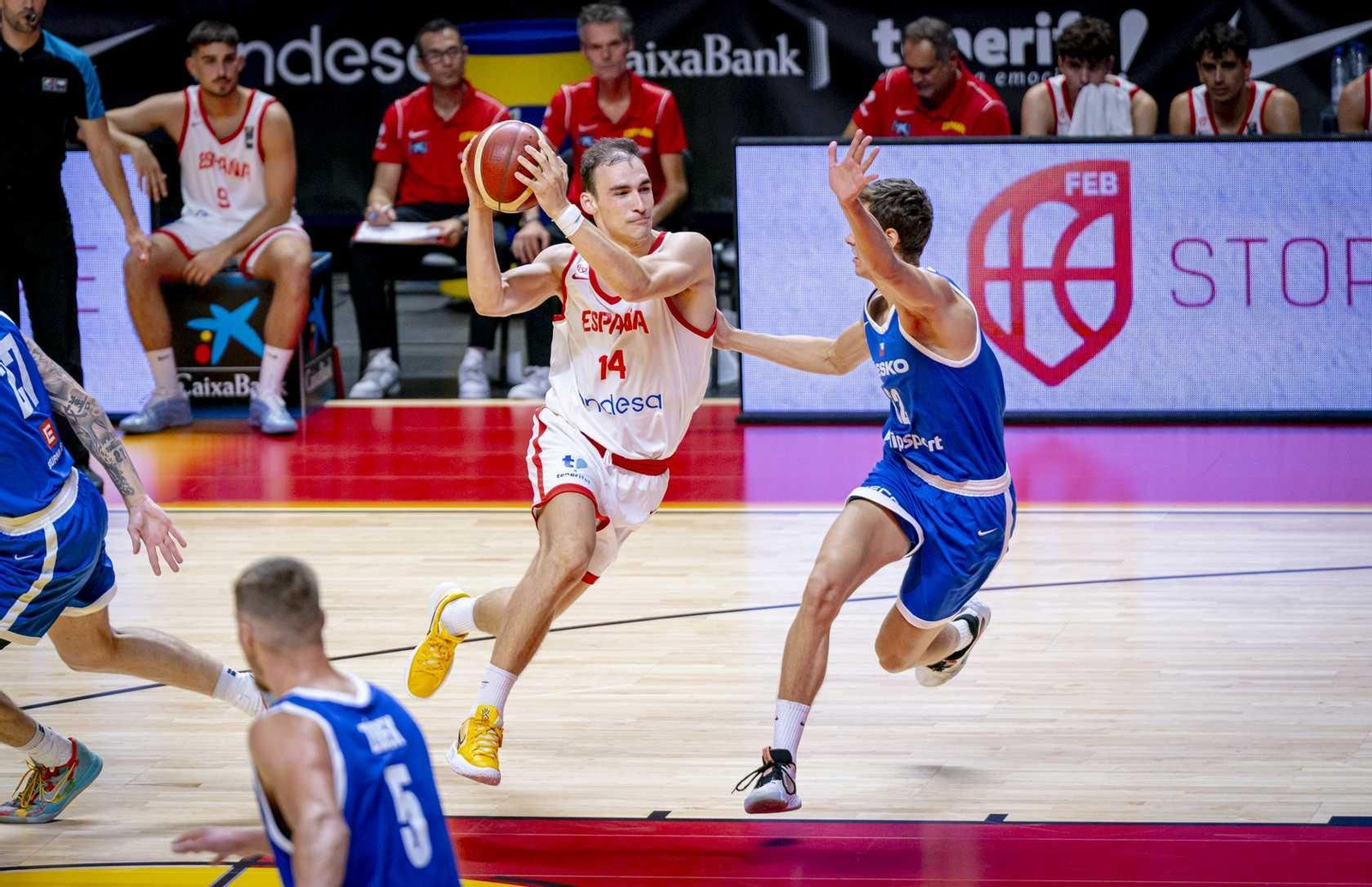 España B-República Checa, en fotos