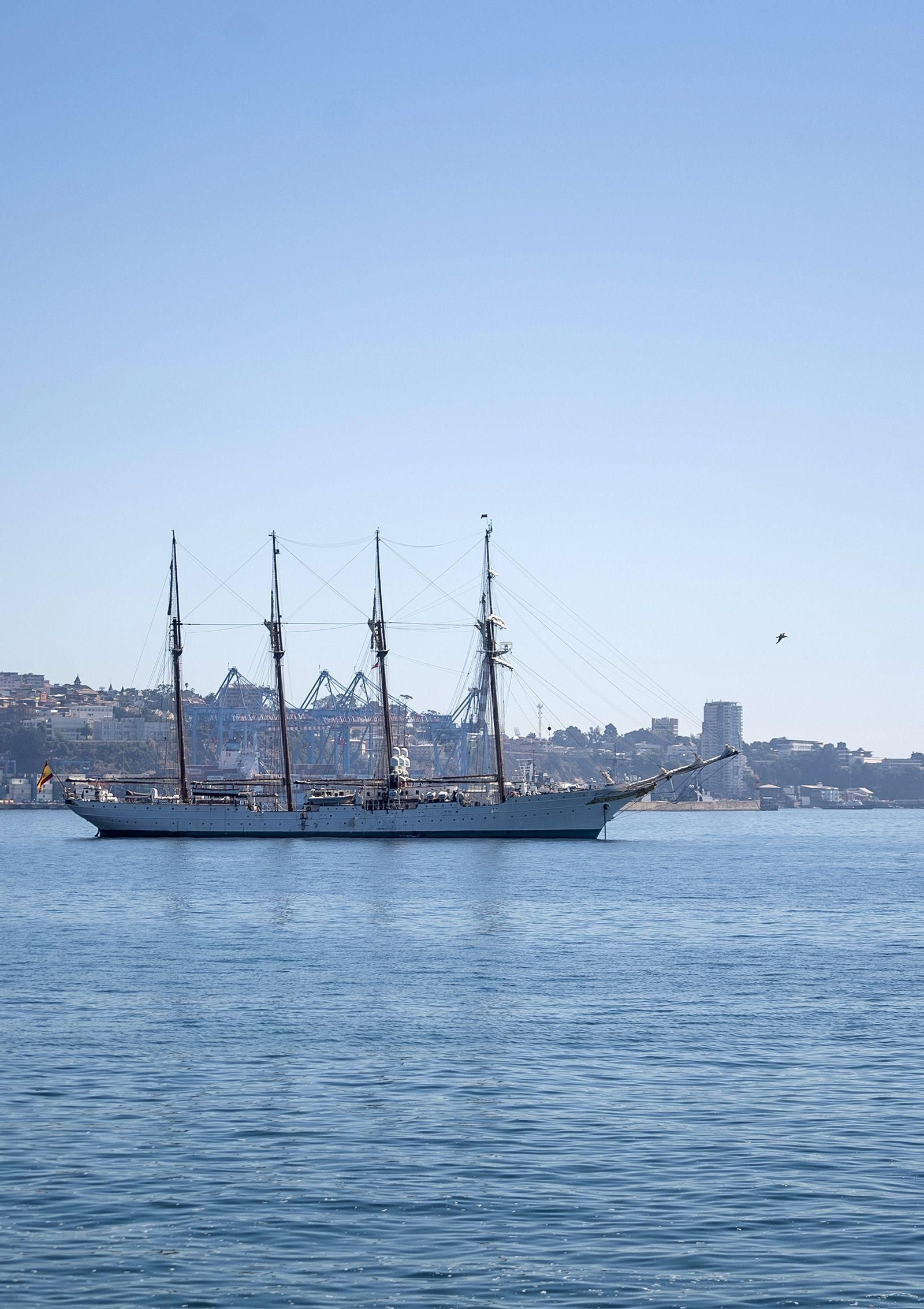Las imágenes de la llegada del 'Elcano y la Princesa Leonor a Valparaíso