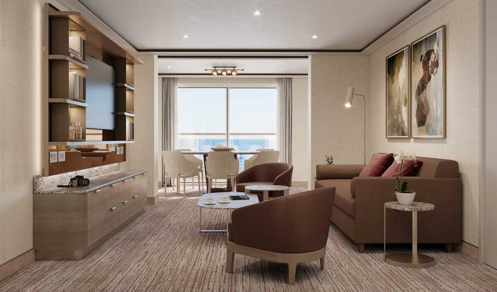 Imágenes del buque Silver Nova que visita el puerto de Cádiz