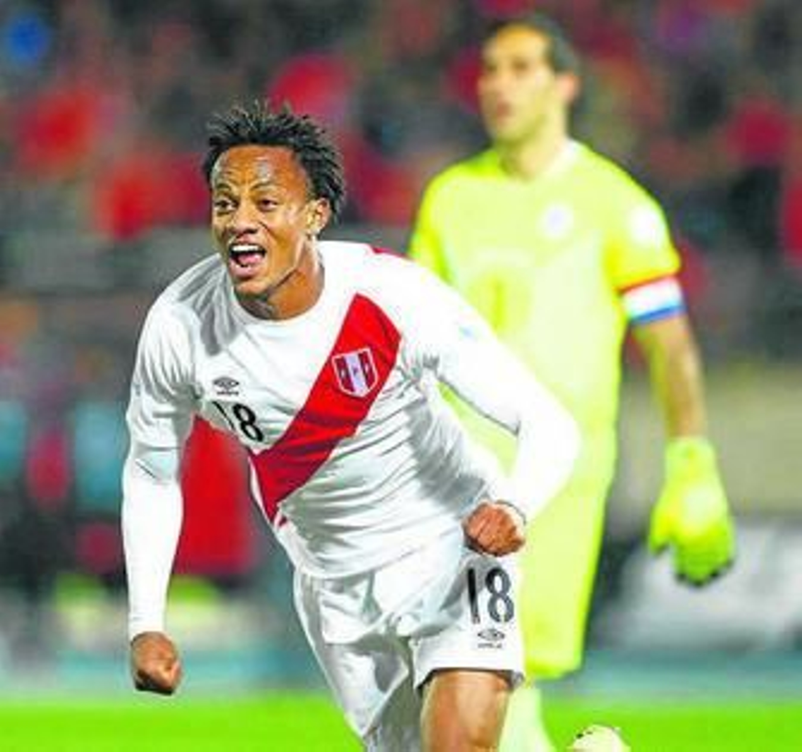 Carrillo, con Claudio Bravo al fondo, celebra un gol en la Copa América.