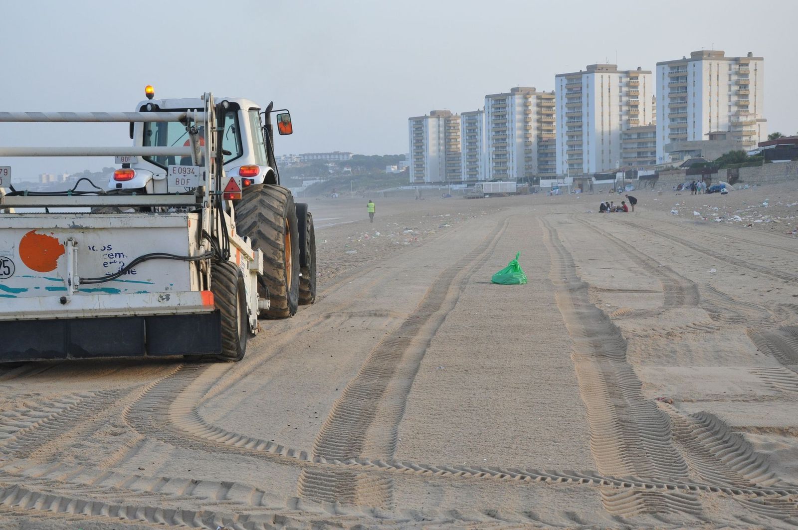 Las máquinas de limpieza de playas no trabajarán durante la madrugada de hoy miércoles al jueves, por prevención.