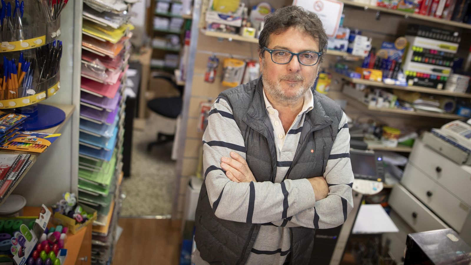 Francisco Pérez, en la papelería Velázquez en la Avenida de Barcelona.