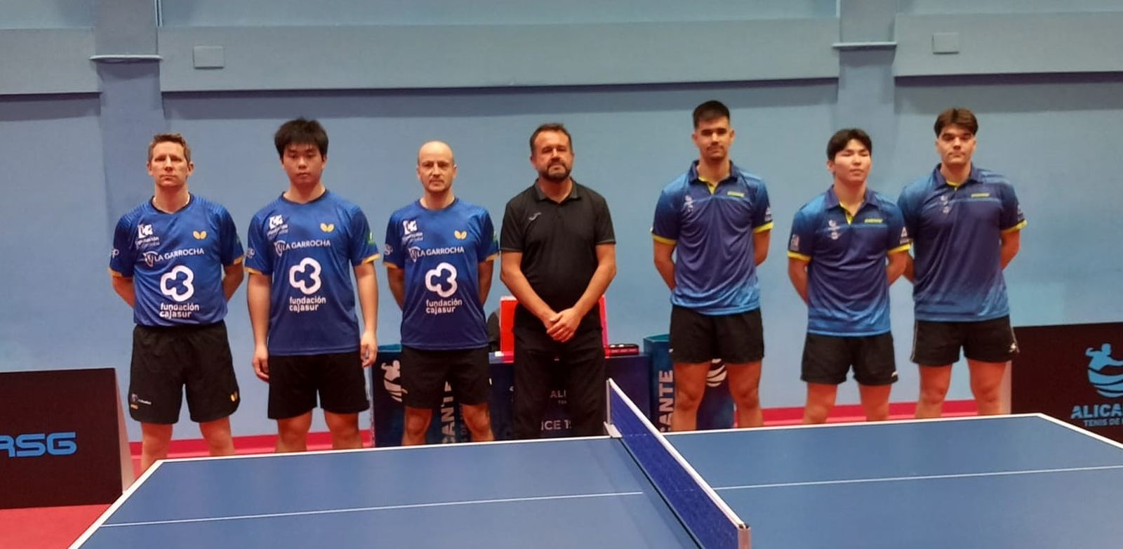 Los palistas prieguenses, antes del inicio del partido.