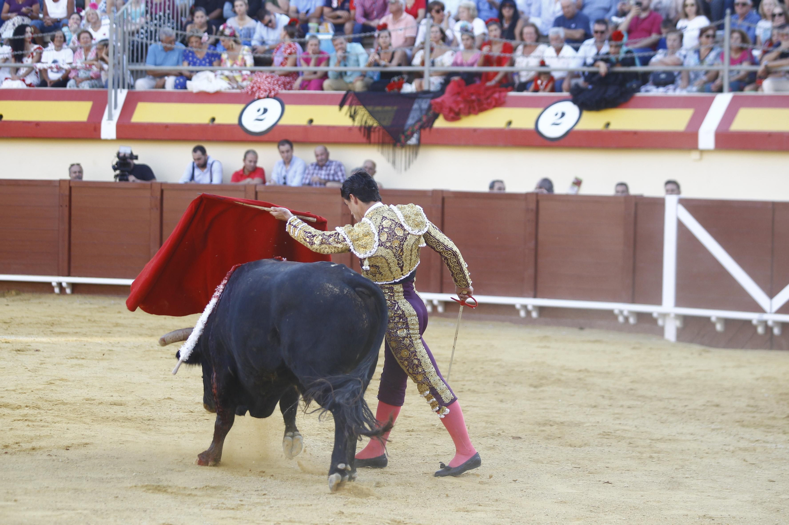 Imágenes de la corrida de toros de la Feria de Vera, con Morante de la Puebla, Emilio de Justo y Pablo Aguado