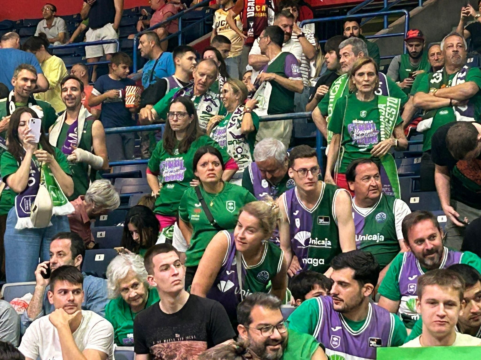 Búscate en las gradas en el Lenovo Tenerife - Unicaja de la final de la BCL