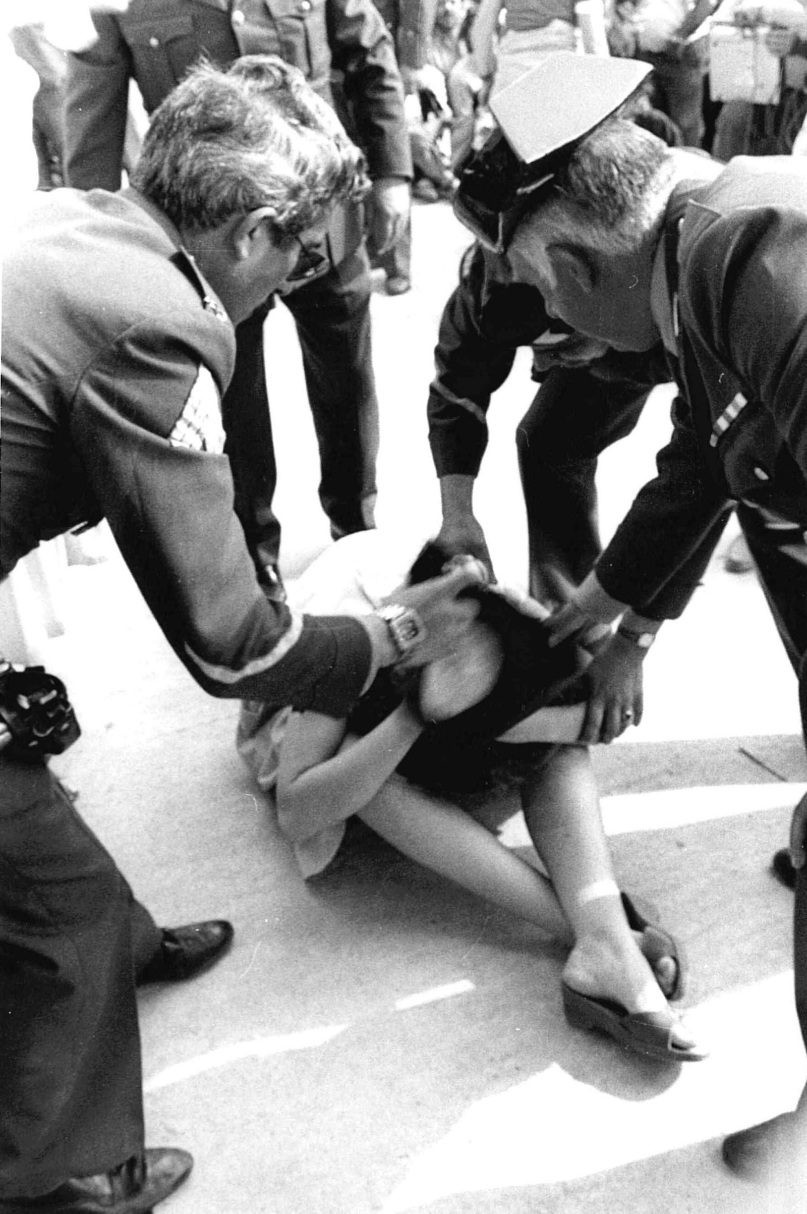 Algunas escenas de histeria y desvanecimientos se vivieron en El Repilado aquel 13 de mayo de 1987.