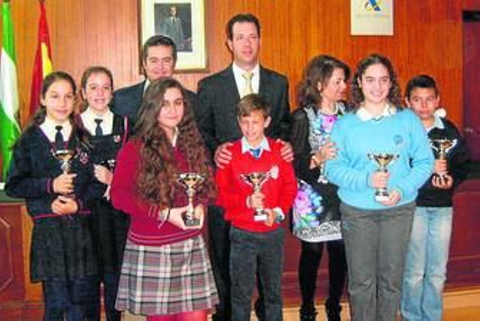 El delegado de la Agencia Tributaria, junto a los premiados.