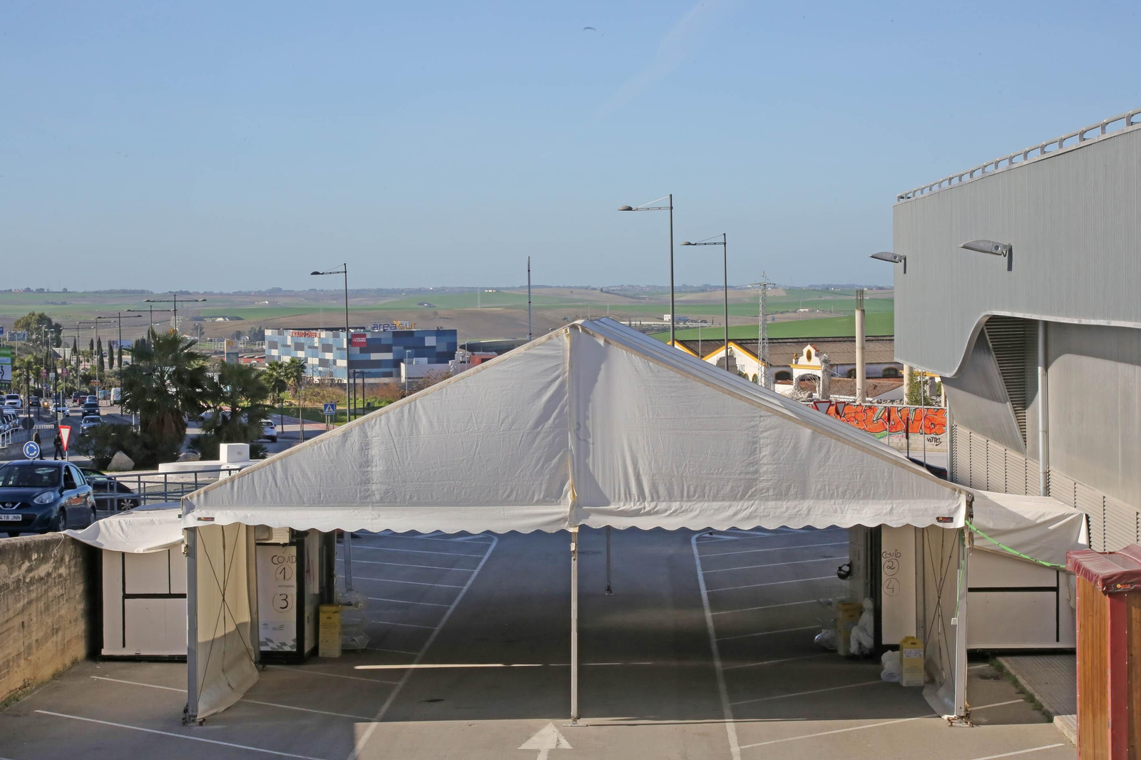 Curiosa imagen del autocovid de este lunes, completamente vacío.